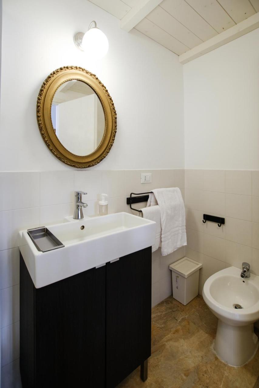 Spacious Apartment With Big Terrace At Colosseum Roma Ngoại thất bức ảnh